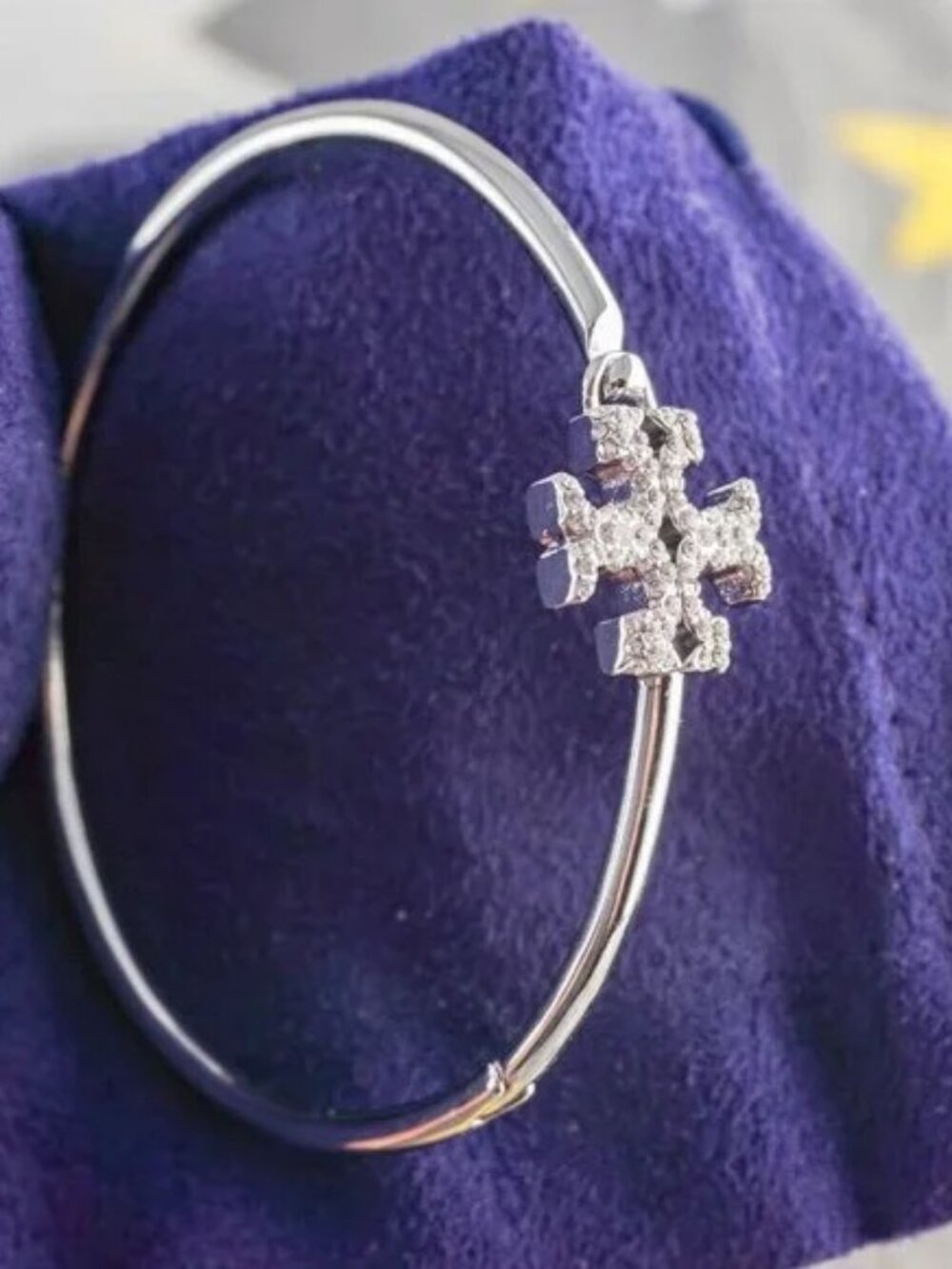 Tory Burch Eleanor Pavé Hinged Cuff Bangle Bracelet Tory Silver (NEW + dust bag)